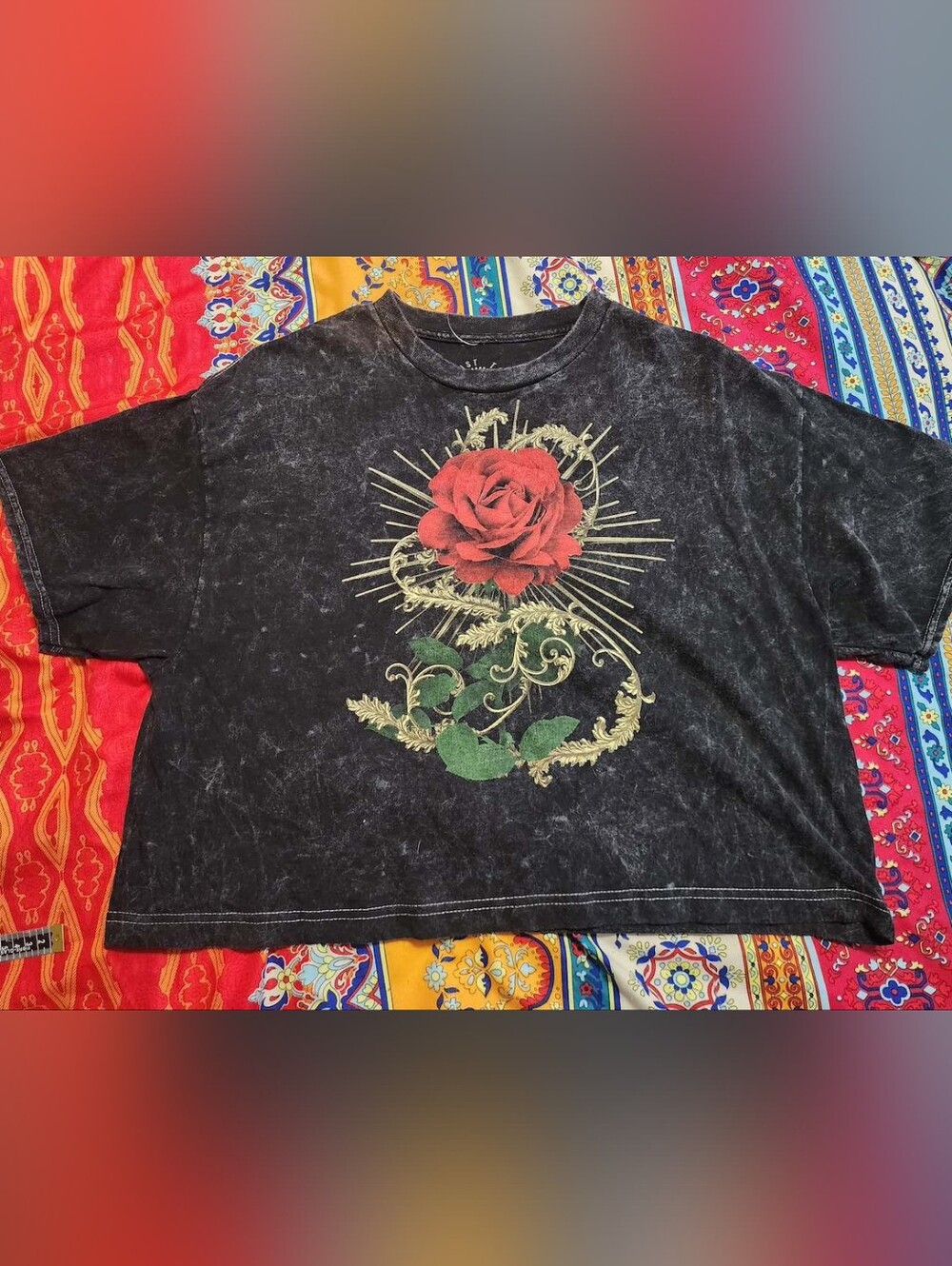 Vintage Black Graphic Tee with Red Rose Motif Crop Top Grunge Distressed